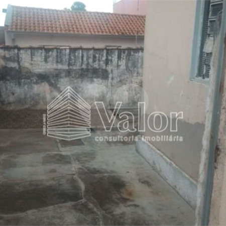 Casa térrea com 2 dormitórios.