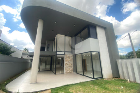 Casa à Venda no Condomínio Damha III
