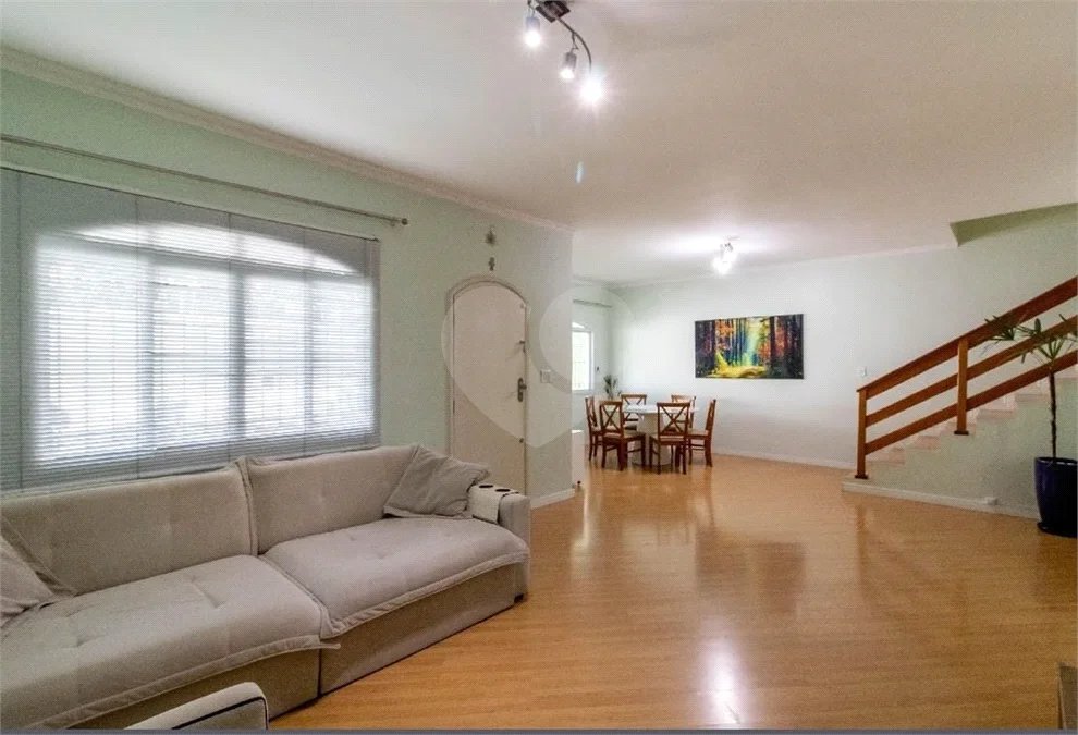Sobrado à venda no Jardim Bom Clima, com 300 m² com 3 dormitórios piscina e churrasqueira