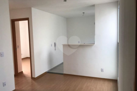 Apartamento no condomínio Monte Berlim