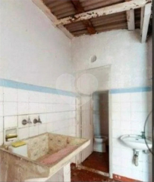 Sobrado à venda na Mooca de 212m² com 2 dormitórios, 1 suíte e 2 vagas.