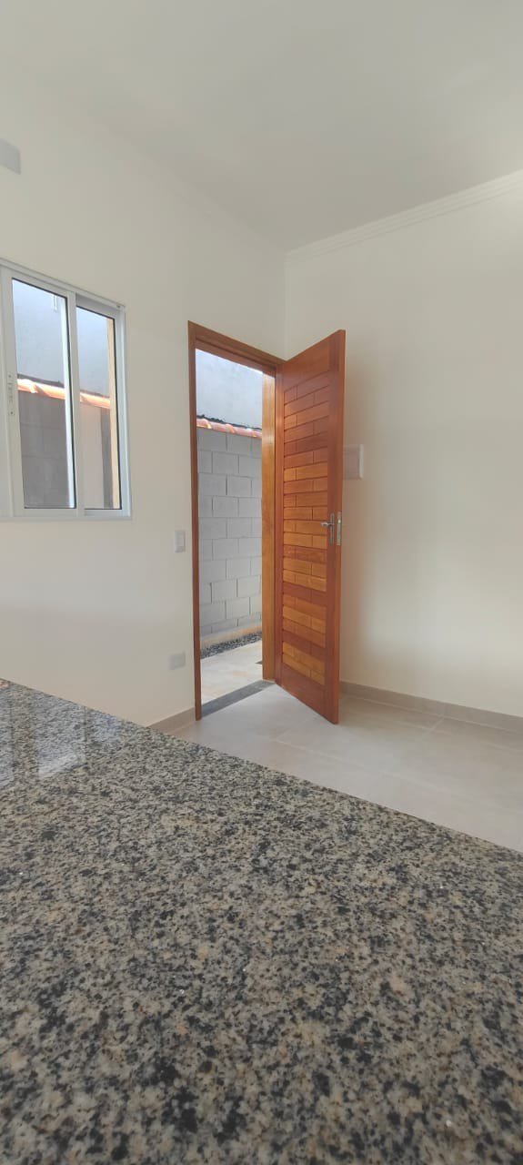 Casa à venda com 2 quartos, sendo 1 suíte, em Nova Itanhaém, Itanhaém - SP