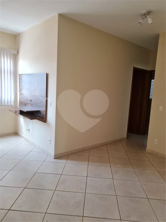 Apartamento no Condomínio Monte Verde.