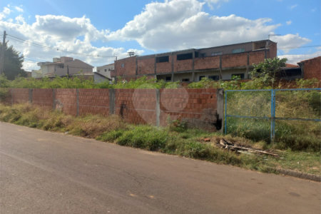 Terreno para venda contendo 300,00 m² de área total.