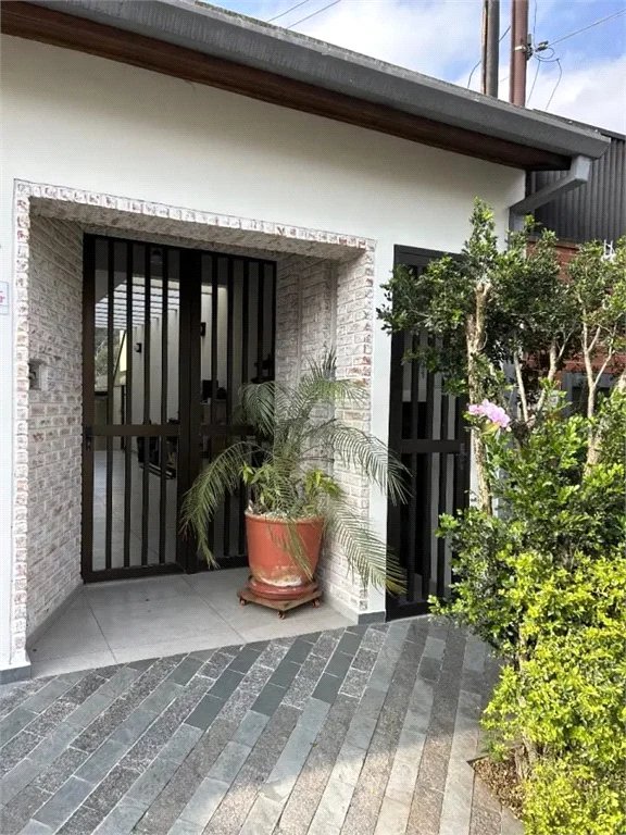 More numa mansão em um bolsão fechado de imóveis !!!!