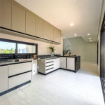 Indaiatuba - Condomínio Milano - Sobrado - 350 m² de terreno - 240 m² de área construída - 4 vagas de garagem, sendo 2 cobertas - Salas de estar e jantar integradas - 3 suítes com closet e varanda no pavimento superior - Escritório no térreo - Espaço gourmet com churrasqueira - Banheiro externo