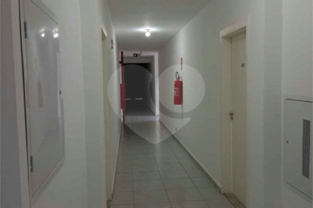 Apartamento no Condomínio Parque dos Jacarandás.