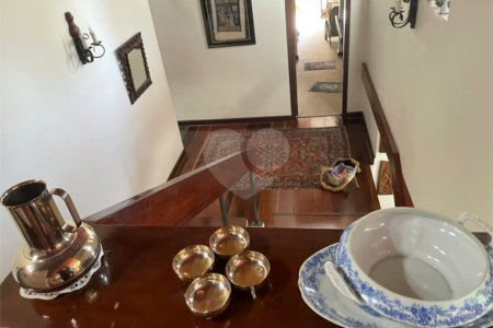 Casa à venda, 742 m², com piscina, 5 suítes, em Embu das Artes