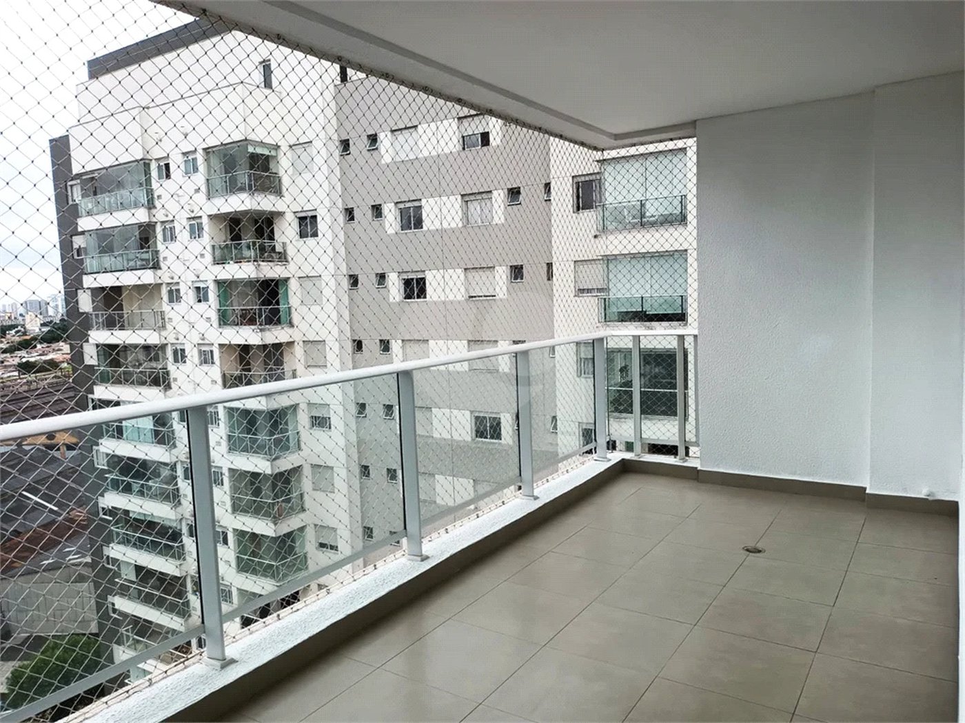 APARTAMENTO PARAÇAÇÃO COM 3 DORMITÓRIOS E 2 VAGAS DE GARGEM NA VILA ANASTÁCIO