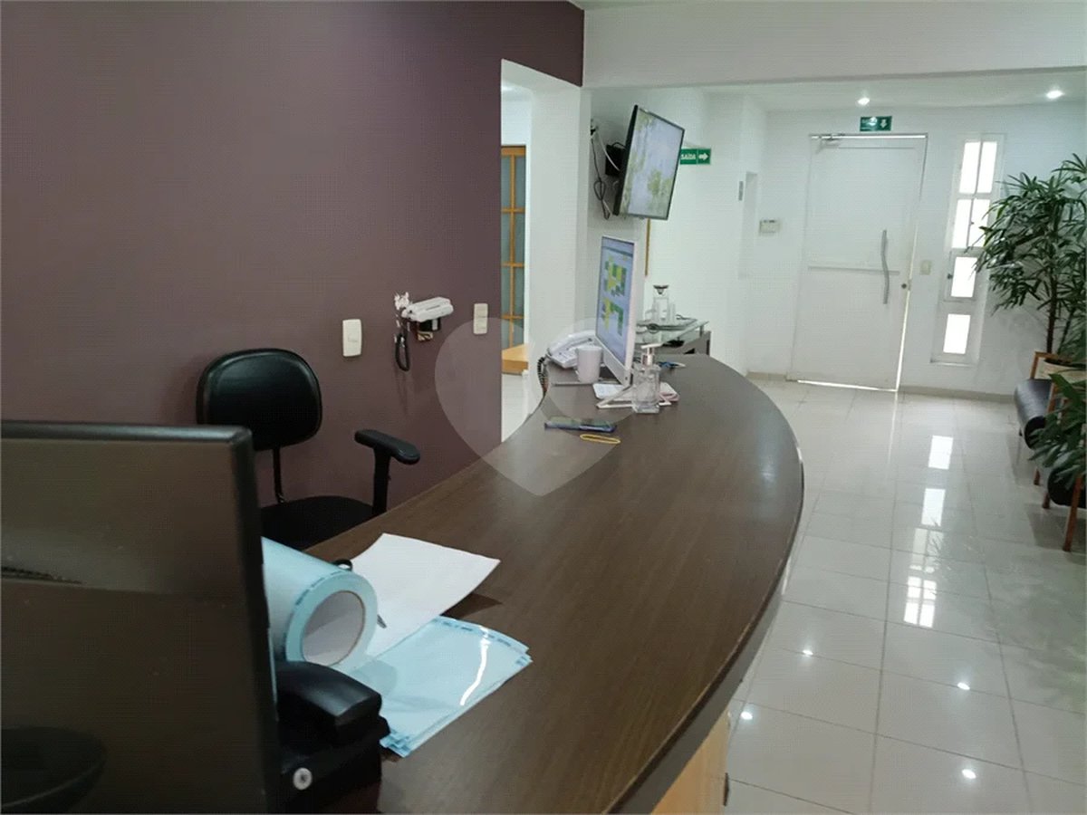 Casa comercial com 7 salas, 2 vagas no Paraiso