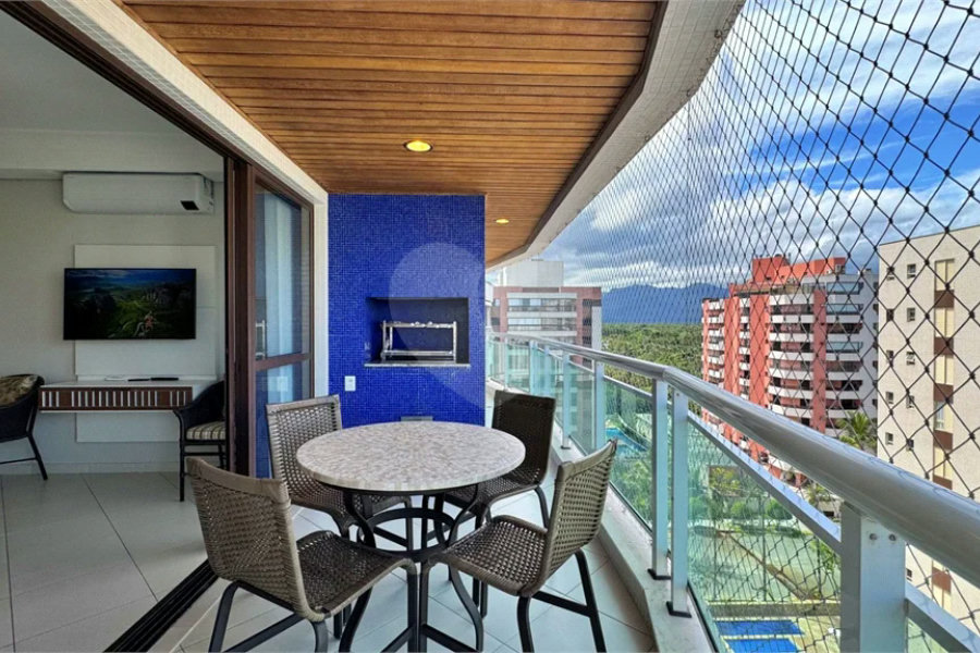 Apartamento à venda com 3 quartos, sendo 1 suíte,  em Riviera de São Lourenço, Bertioga, SP