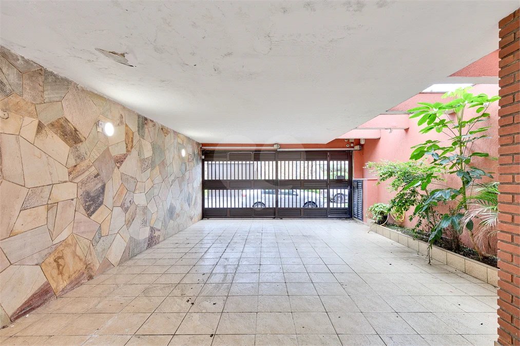 Sobrado à venda com 4 quartos, sendo 1 suíte,  em Interlagos, São Paulo, SP
