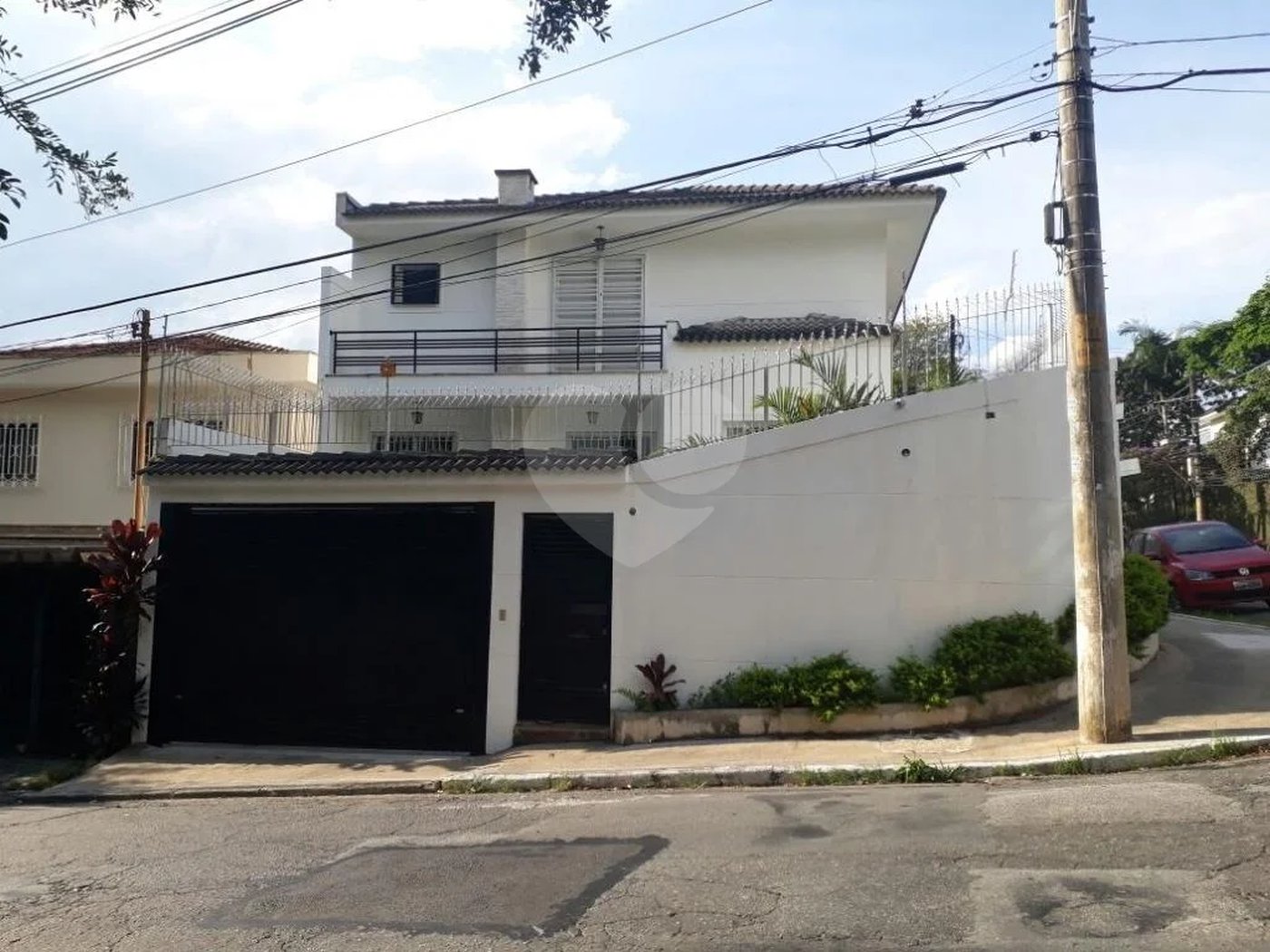 Maravilhoso Sobrado imponente, sendo 4 suítes- 8 vagas de garagem