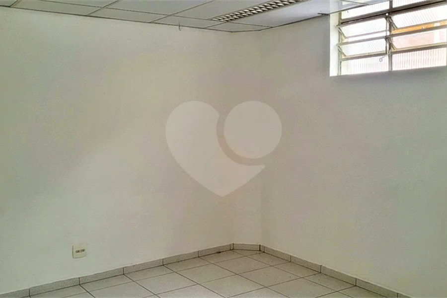 Visibilidade e espaço num dos locais mais pujantes de Santo Amaro; com renda!