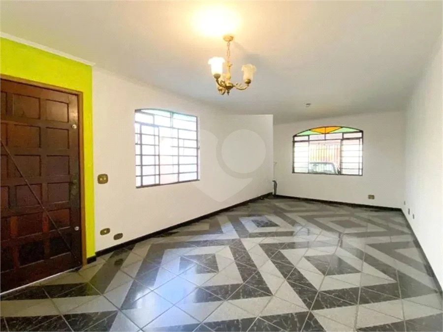 Oportunidade à venda na Vila Ipojuca: Sobrado Espaçoso com 200m²de área construída e 250m2 de terreno - 4 Dormitórios e 5 Vagas de garagem.