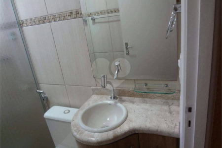 Apartamento no Condomínio Residencial Ipê I .