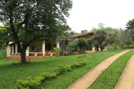 Spa Rural Chácara das Rosas à venda, a apenas 3 km do centro.