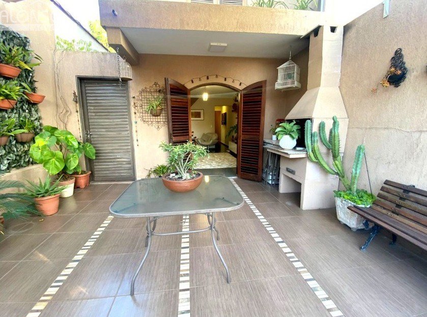 Sobrado à venda com 3 quartos, sendo 1 suíte, em Jardim Sarah, São Paulo - SP