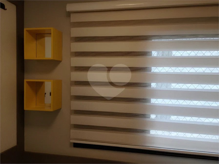 Linda cobertura Duplex om 3 dormitórios, sendo uma suíte com armários e ar condicionado e 2 vagas .