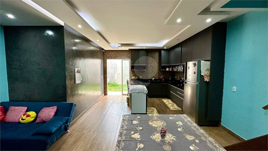 Sobrado a venda com 3 dormitorios sendo 1 suite com closet e varanda no bairro Arcoville