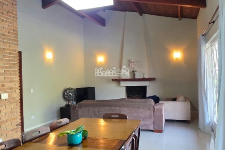 Casa à venda com 4 quartos, sendo 2 suítes, em Vila Petrópolis, Atibaia, SP