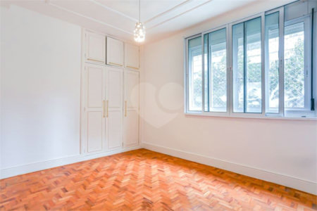 Apartamento na Bela Vista com 228m² 3 dormitorios Aceita e estuda Permuta.