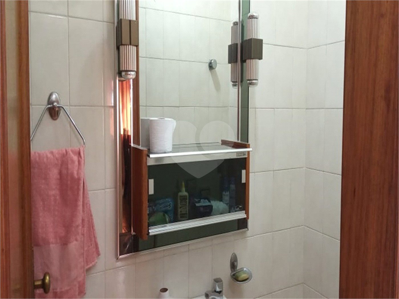 Bonita casa assobradada,no Bairro das Palmas do Tremembé, terreno com 14 X 50 e 350 área construída