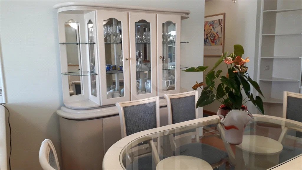 Apartamento à venda mobiliado nos Jardins — 126 m²