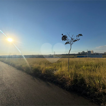 Terreno á venda com 250m2, em São Carlos.
