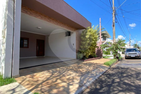 Excelente casa com muito boa localização no Condomínio Eldorado á venda.