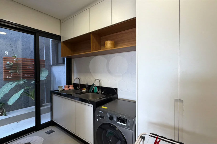 Casa de alto padrão com 3 suítes no Condomínio Damha 2,