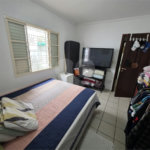 Casa térrea à venda no Douradinho com 2 quartos e edícula com mais dois quartos e 2 banheiros.