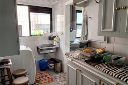 Apartamento em Perdizes 3 suítes, 4 vagas de garagem.