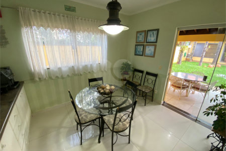 Casa térrea no Condomínio Parque Faber I