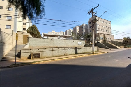Apartamento no Condomínio Monte Olimpo .