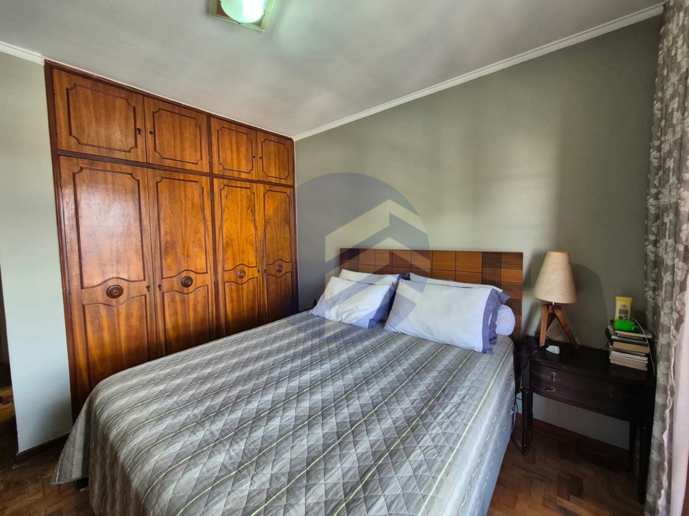 Sobrado à venda com 166 m², 3 dormitórios, 3 vagas cobertas, terraço com vista livre e 16 placas solares! Próximo à USP.