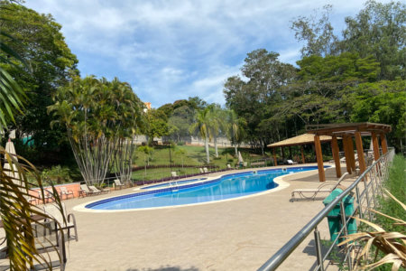 Linda casa Condomínio Santa Isabel I