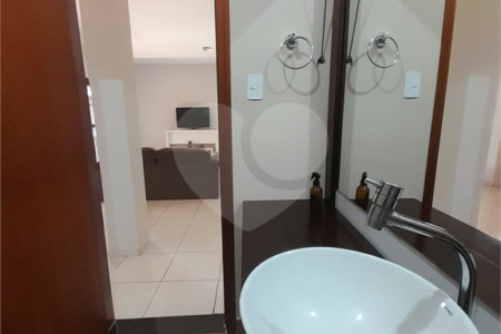Casa de Alto Padrão à Venda e Locação no Parque Santa Mônica - São Carlos