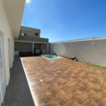 Casa térrea com piscina para venda no Residencial Arcoville