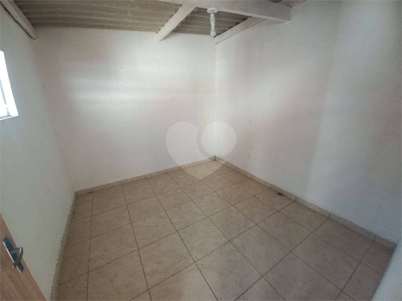 Casa térrea com 2 dormitórios.