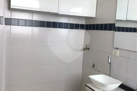 Apartamento à venda 140 m do Metro Anhangabaú