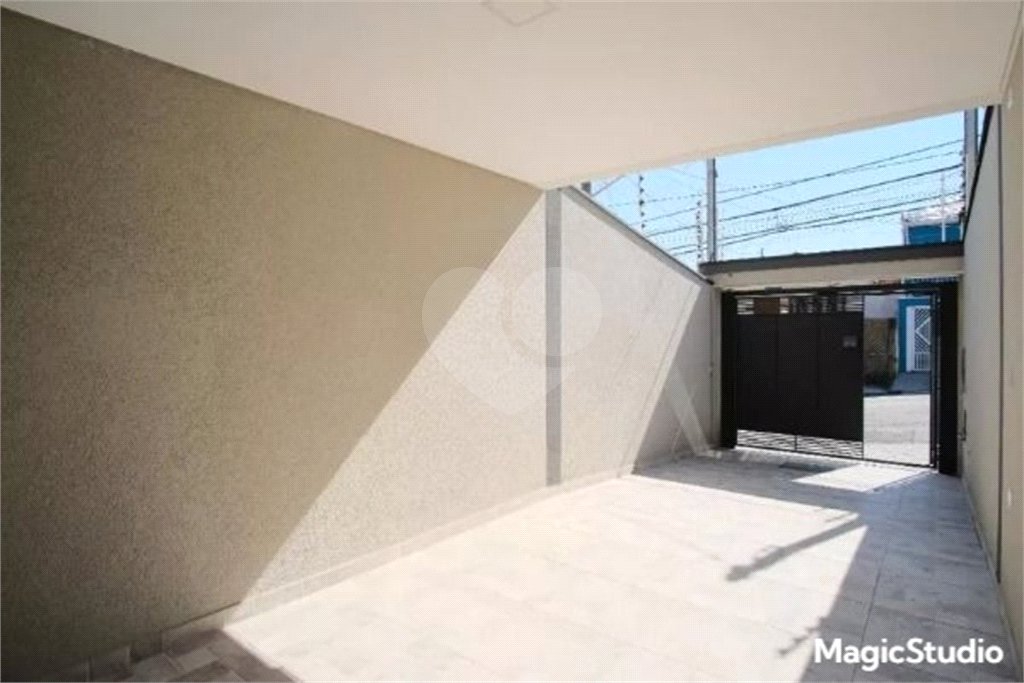Sobrado novo, com 3 suítes, 2 vagas, à venda na Penha