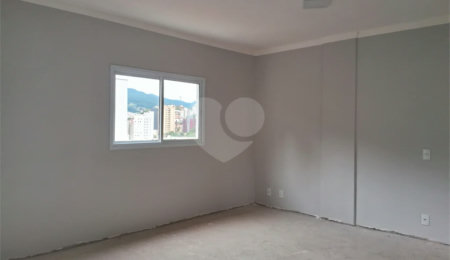 Apartamento à venda com 3 quartos, sendo 1 suíte,  no Centro, Poços de Caldas, MG