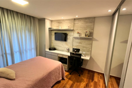 Apartamento de 176 m2 com 4 dormitórios sendo 3 suítes com 3 vagsa Condomínio Dolce Vita Avenida Lacerda Franco ,Cambuci -São Paulo