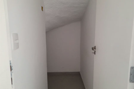 Sobrado novo com duas suites , duas vagas .