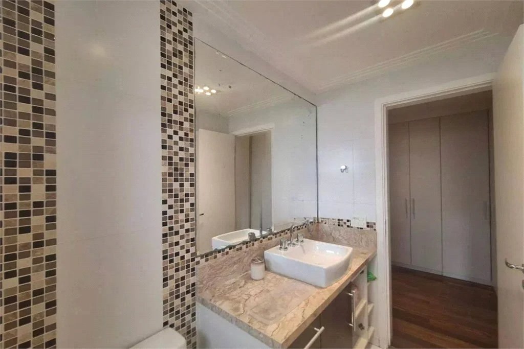 Apartamento à venda com 3 quartos, sendo 1 suíte, em Parque Reboucas, São Paulo, SP