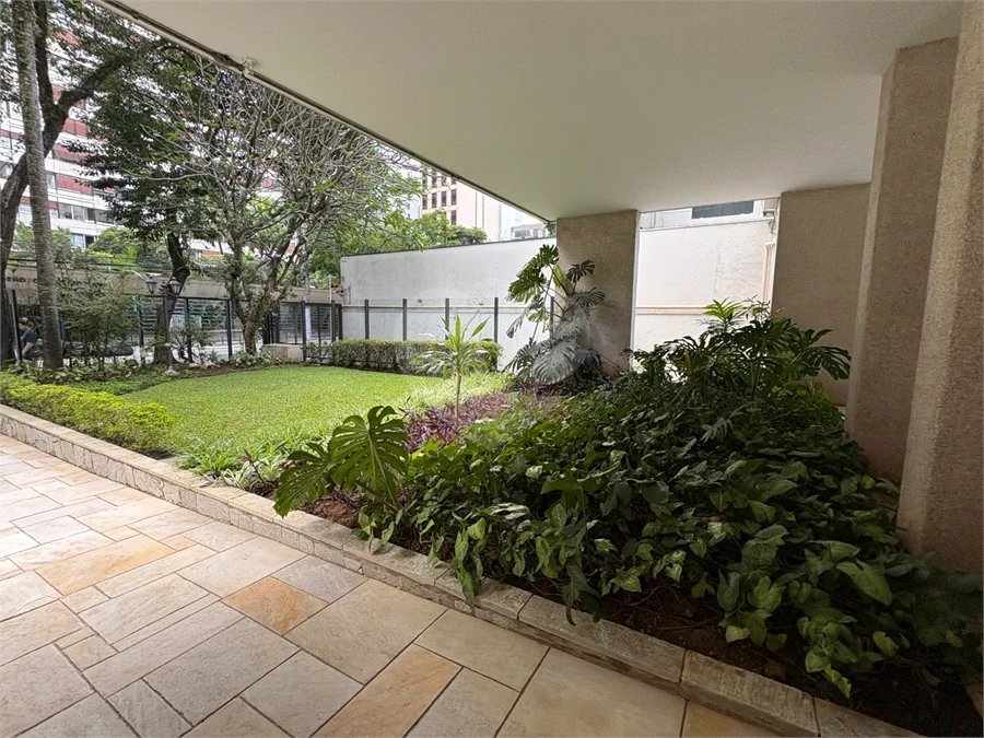 Apartamento Amplo e Mobiliado, 3 Dormitórios, 2 Vagas, Próximo à Paulista