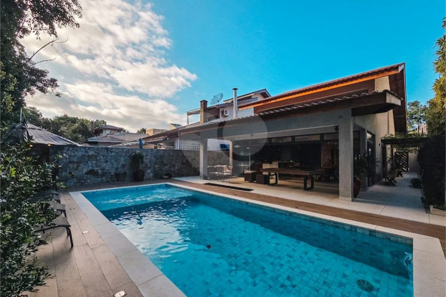 Casa à venda com 4 quartos, sendo 3 suítes, em Riviera de São Lourenço, Bertioga, SP