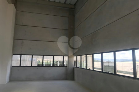 Galpão industrial com renda à venda em Cotia