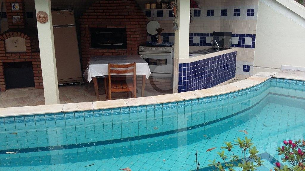 CASA TÉRREA A VENDA NO TREMEMBÉ - 4 SUÍTES E 10 VAGAS DE GARAGEM